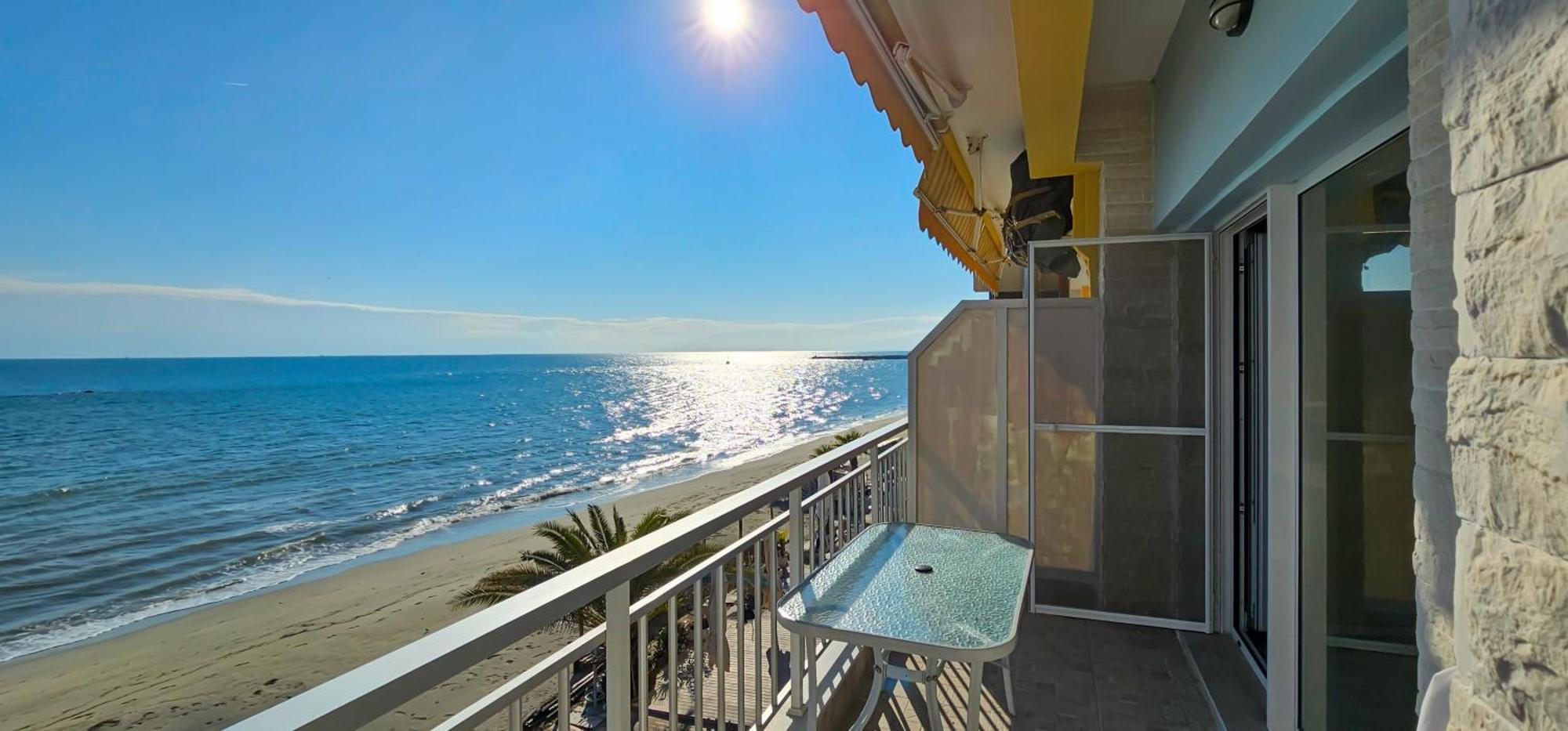 Hara Apartment In Front Of The Beach Paralía Esterno foto
